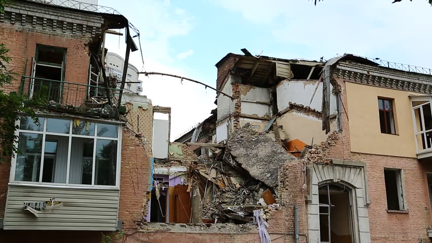 Arti Mimpi Rumah Roboh