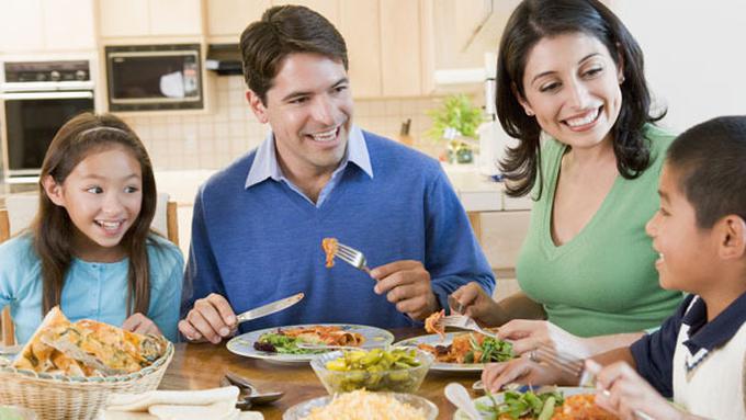 Mimpi Makan Dengan Keluarga